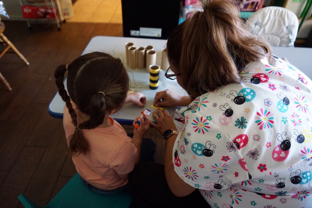 El sistema de cuidado infantil de Estados Unidos depende de los inmigrantes. Sin ellos, podría colapsar